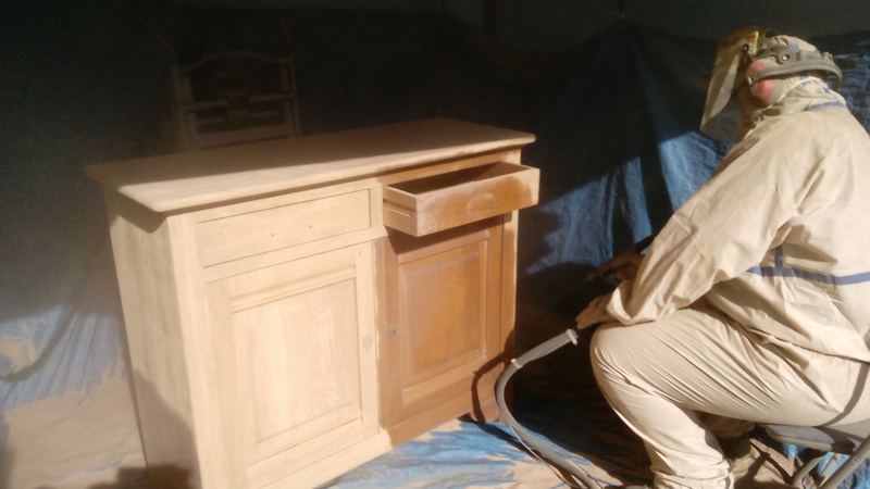 aérogommeuse pour le relooking et la rénovation de meubles en bois